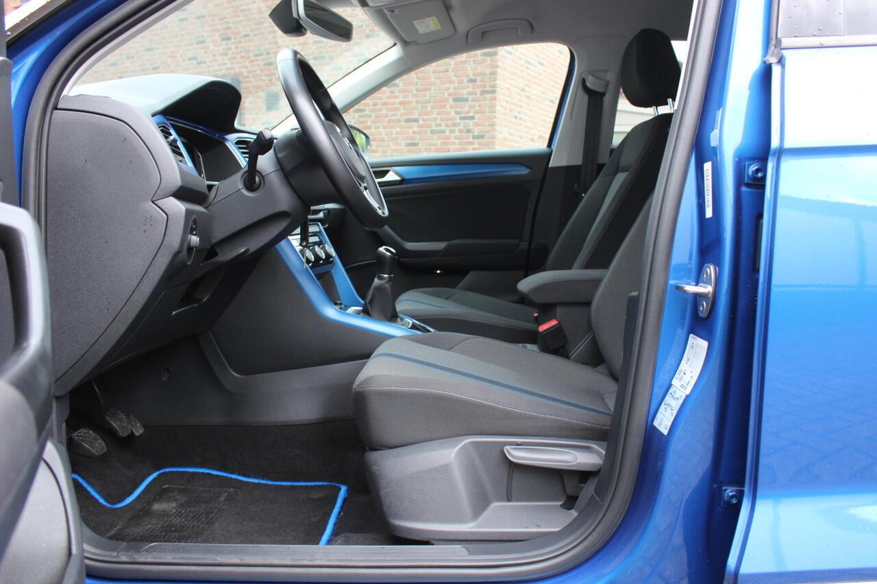 Volkswagen T-Roc 1.5 TSI Style 1.5 TSI 150pk, Navigatie, PDC V+A, Zwart Dak, 17", Virual Cockpit, All Weather banden.