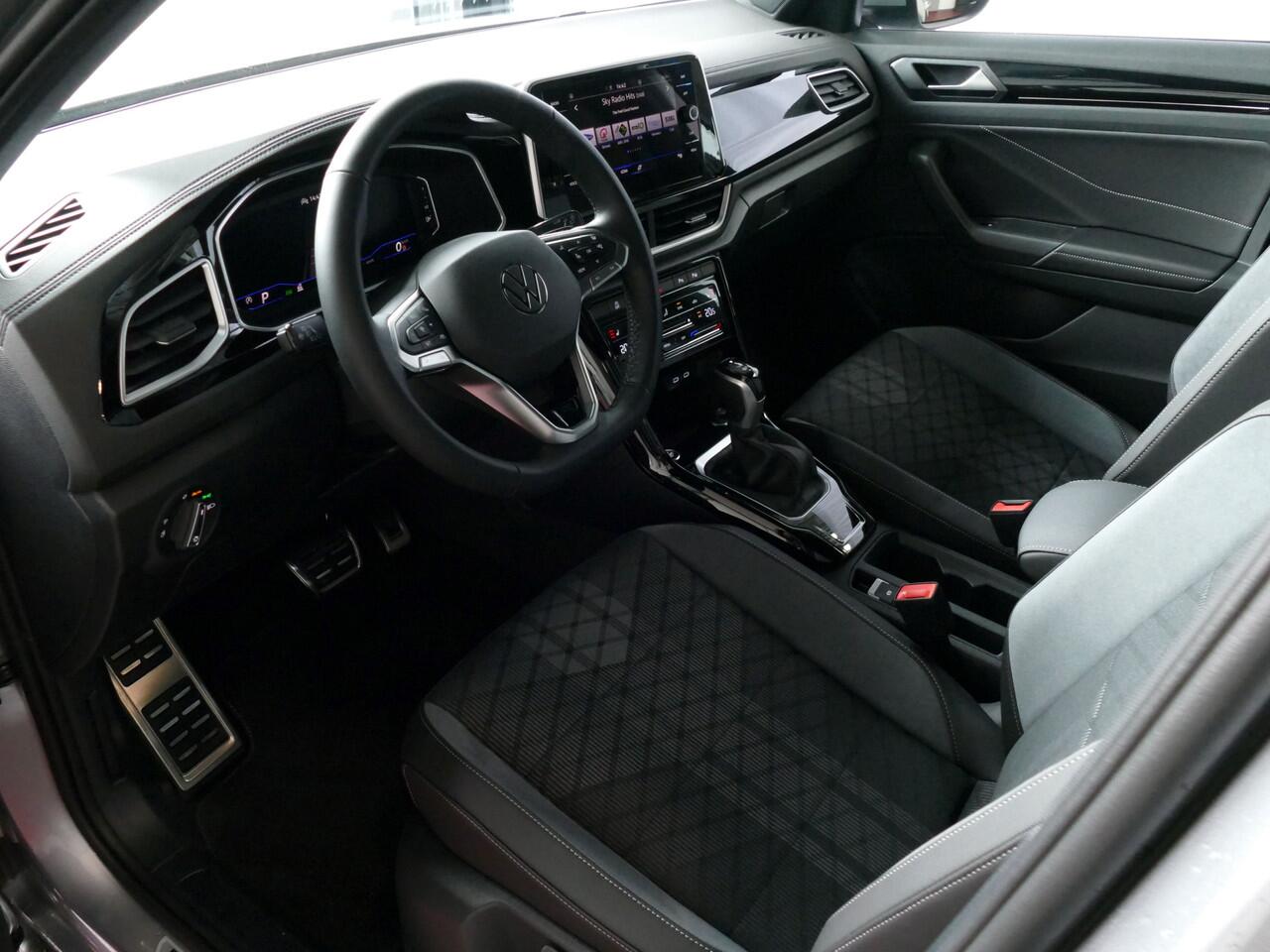 Volkswagen T-Roc 1.5 TSI 150PK R-LINE EVO IQ LIGHT ALCANTARA ELEK.KLEP CARPLAY STOEL/STUUR VERW. 18"LMV VIR.COCKPIT 2024 "Volkswagen rijden begint bij Topautos.nl - 75 topmodellen direct op voorraad!"