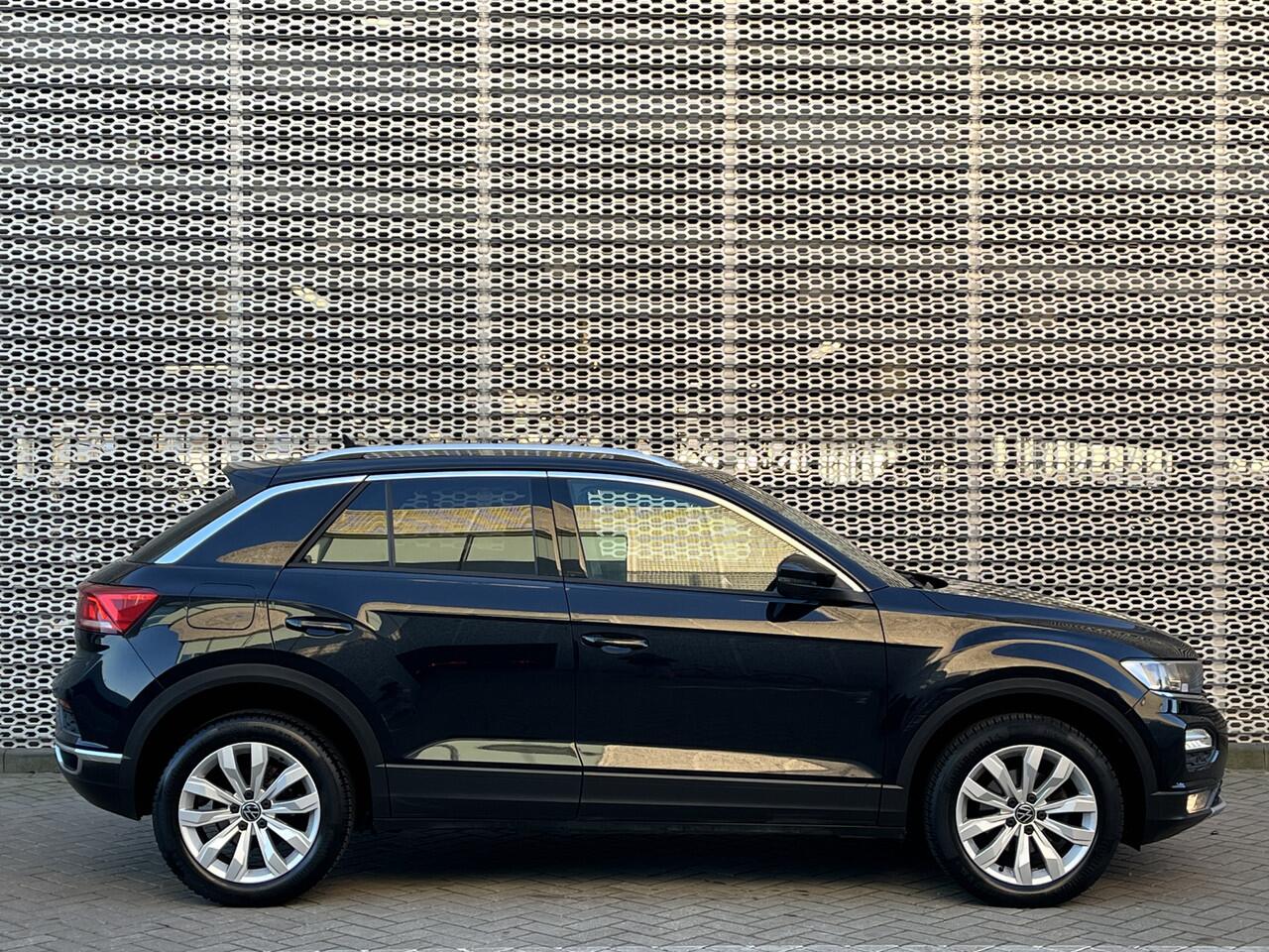 Volkswagen T-Roc 1.0 TSI Style / App connect / Navigatie / Climate controle / Camera / Parkeersensoren V+A / **