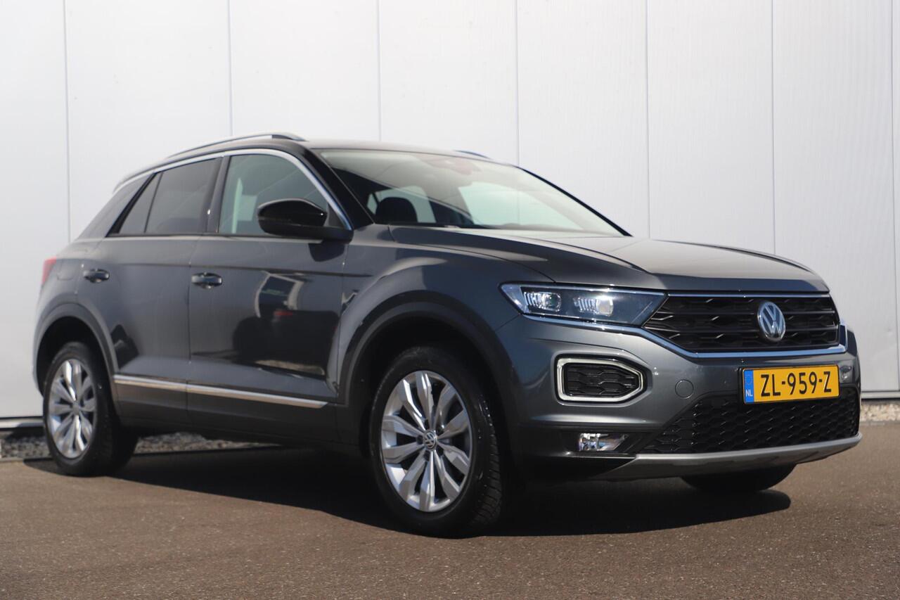 Volkswagen T-Roc 1.0 TSI Sport Virtual 17 inch Keyless Navigatie Achteruitrijcamera Carplay Android Adaptive Cruise Lane Assist Full LED Getint Glas