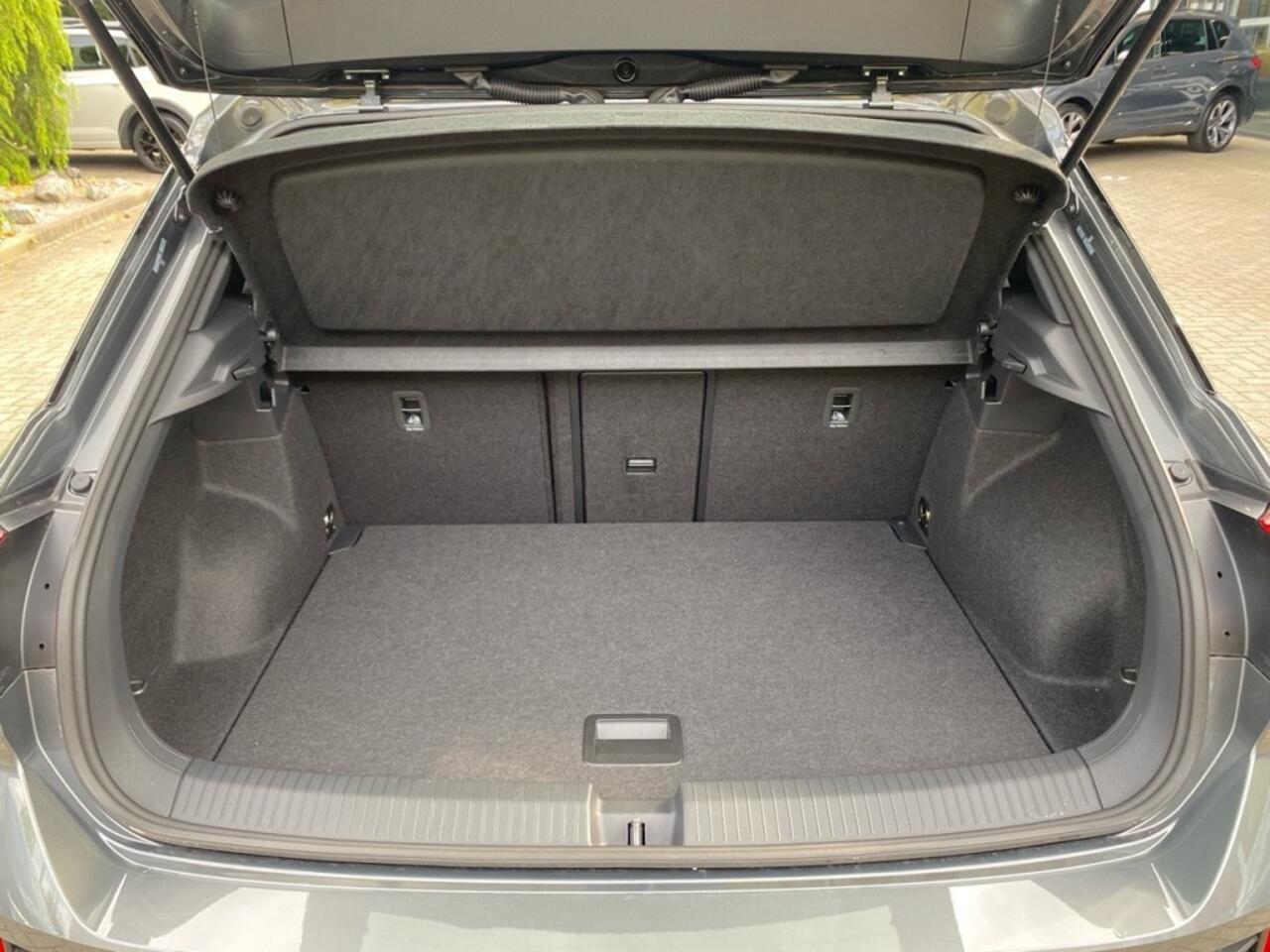 Volkswagen T-Roc 1.5 TSI DSG R-LINE BLACK-OPTIC PANO-DAK/TREKHAAK/CAMERA/CARPLAY/ACC