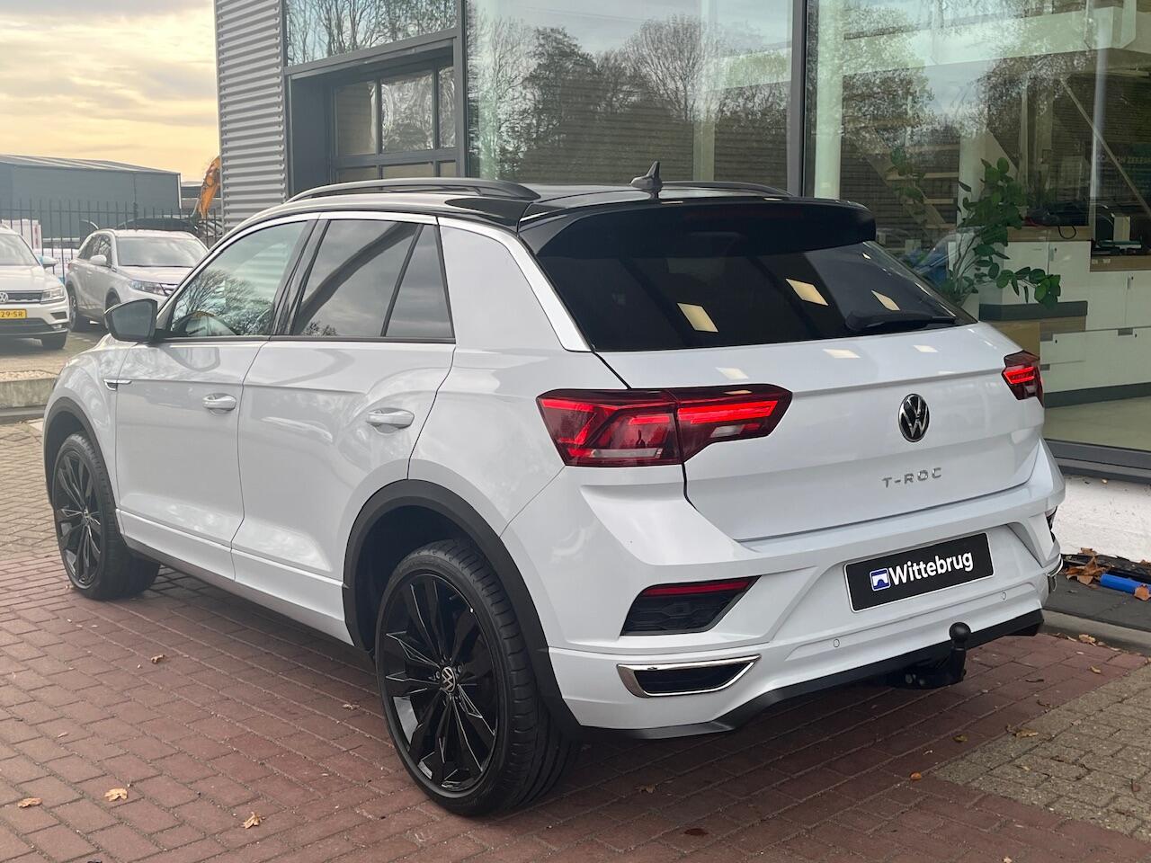 Volkswagen T-Roc 1.5 TSI R-Line / 19 Inch / Afneembare trekhaak / Elect. Achterklep / Camera / Cockpit Pro