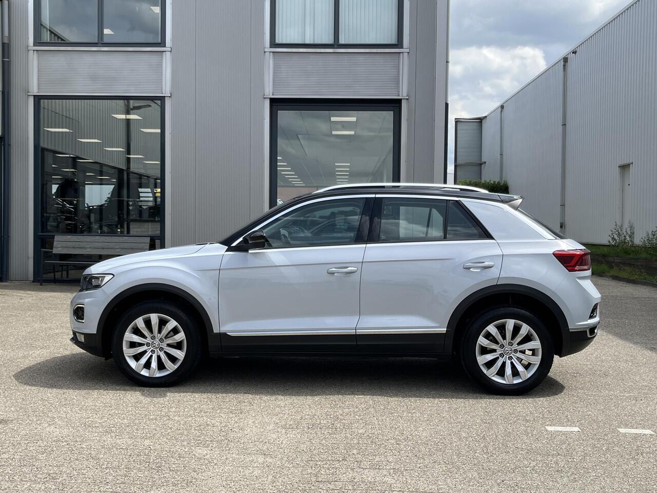 Volkswagen T-Roc 1.5 TSI Style | Leder/Navi/Pano.Dak/Clima/Adapt.Cruise/Afn.Trekhaak/Virtual/Apple CarPlay-Android Auto