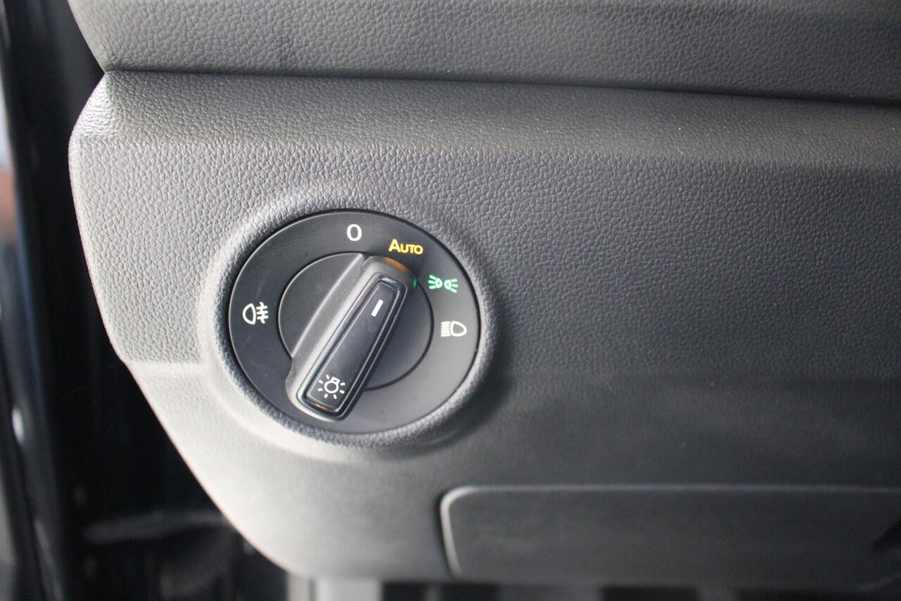 Volkswagen T-Roc 1.0 TSI Life Navigatie | Climate Control | Parkeersensoren | Stoelverwarming | All Season banden