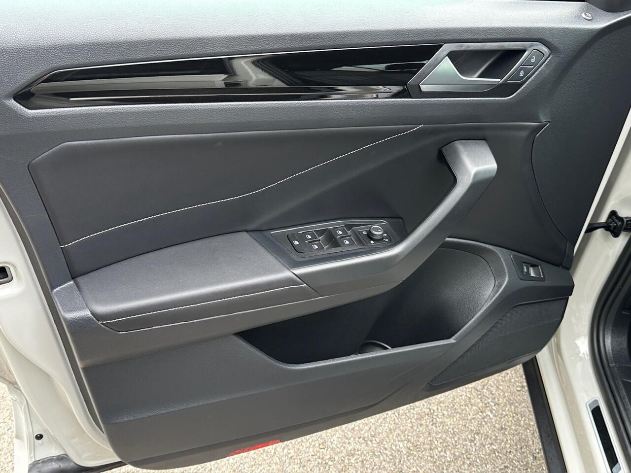 Volkswagen T-Roc 1.5 TSI 150pk DSG R-Line | Camera | Keyless | Elek. Achterklep | Dode hoek | Rijklaar incl. 1 jaar Bovag garantie