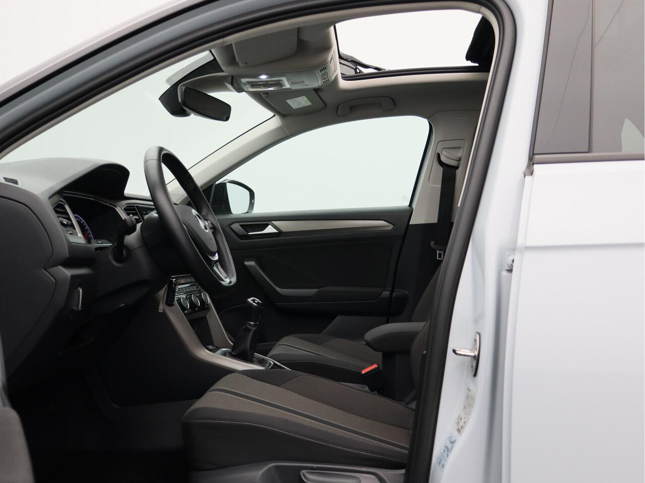 Volkswagen T-Roc 1.0 TSI Style Business/ camera/ schuifdak/ zeer mooi!