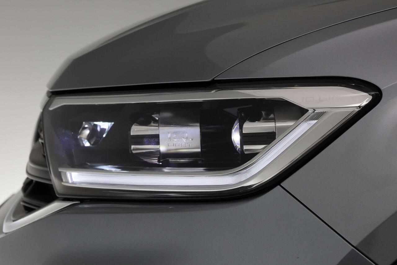 Volkswagen T-Roc Life Edition 1.5 TSI 110 kW / 150 pk DSG | IQ Light | Camera | Park Assist | Side Assist | 17 inch