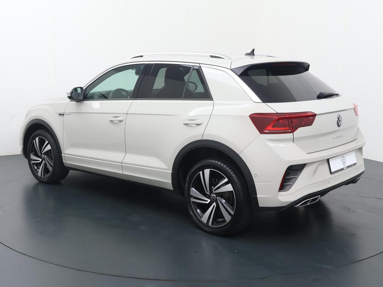 Volkswagen T-Roc 1.5 TSI R-Line Business+ | 150 PK | Automaat | Stoelverwarming | Adaptive Cruise Control | Achteruitrijcamera |