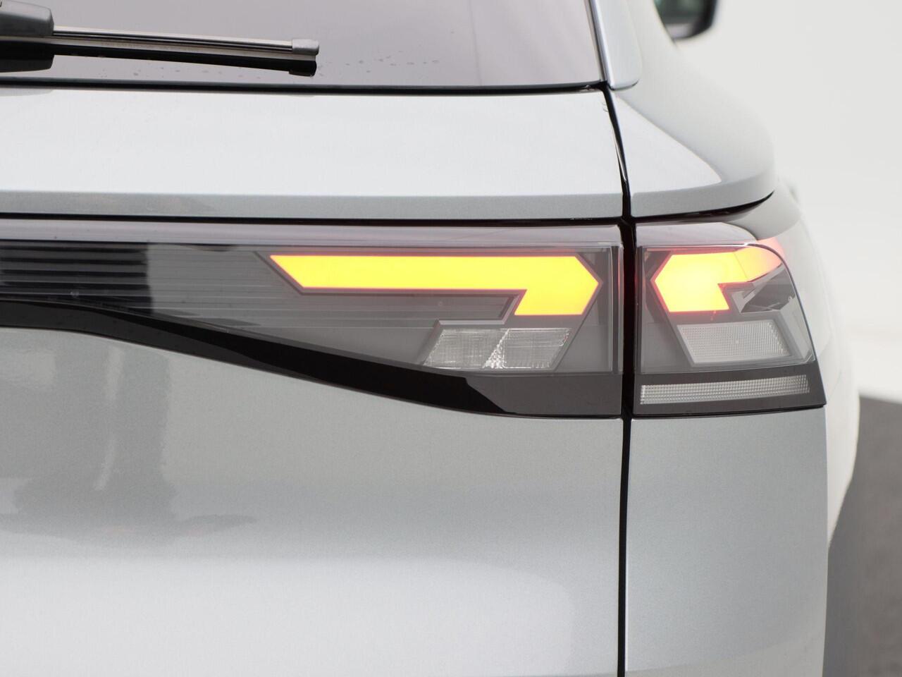 Volkswagen T-Roc Life First Edition 1.5 eTSI 116 PK | Trekhaak | Adaptieve Cruise Control | Stoel- & Stuurverwarming | Carplay | Camera |