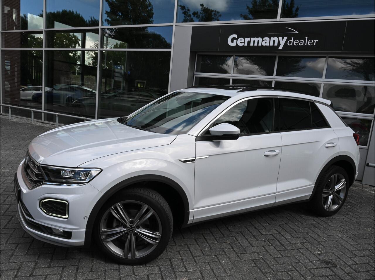 Volkswagen T-Roc 1.5TSI R-Line Pano Keyless ACC Dodehoek Zetels Trekhaak