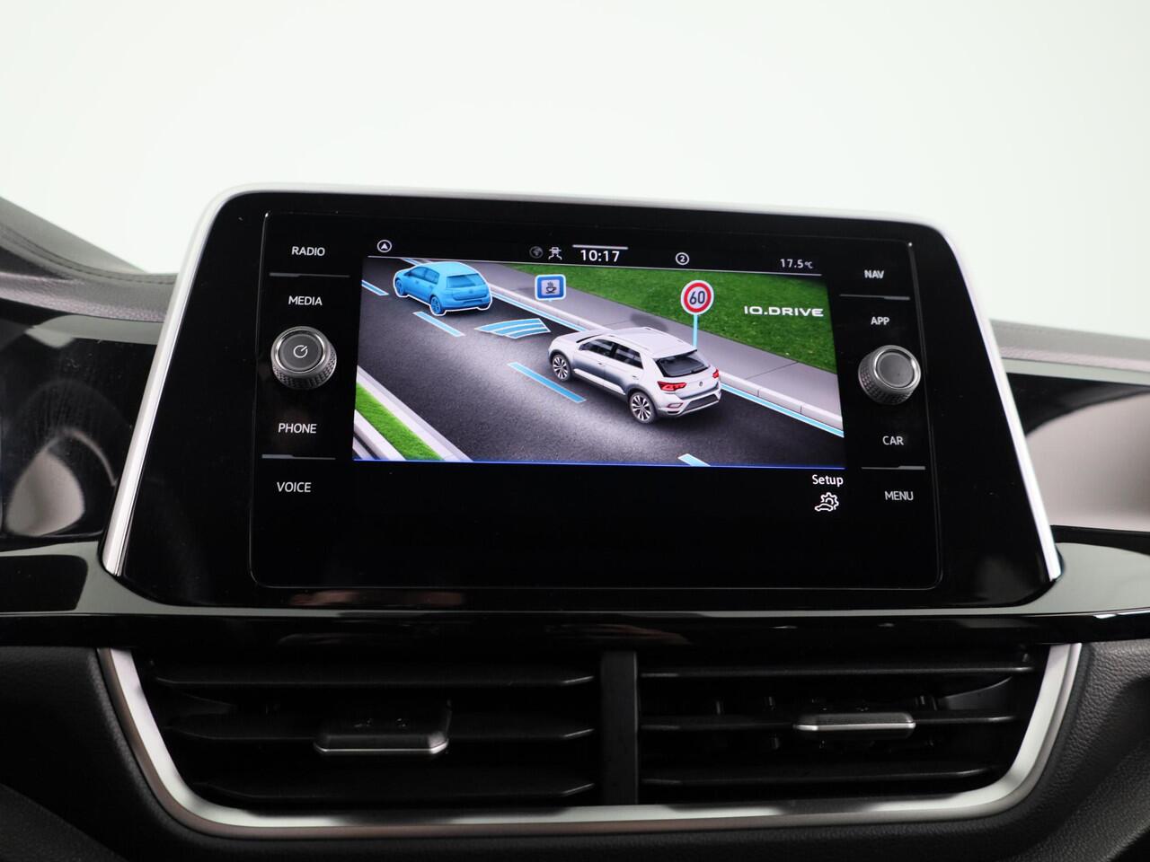 Volkswagen T-Roc 1.5 TSI R-Line 150 pk Automaat (DSG) | Private lease vanaf ¤ 591,- pm | Verlengde garantie | Navigatie via App | Parkeersensoren (Park assist) | Achteruitrijcamera | Keyless | R-Line |