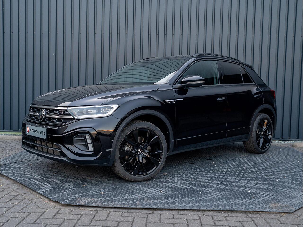 Volkswagen T-Roc 1.5 TSI R-Line Black Style | Panodak | Beats | Keyless | Trekhaak afnb | IQ Light | Side Assist | Prijs Rijklaar!!