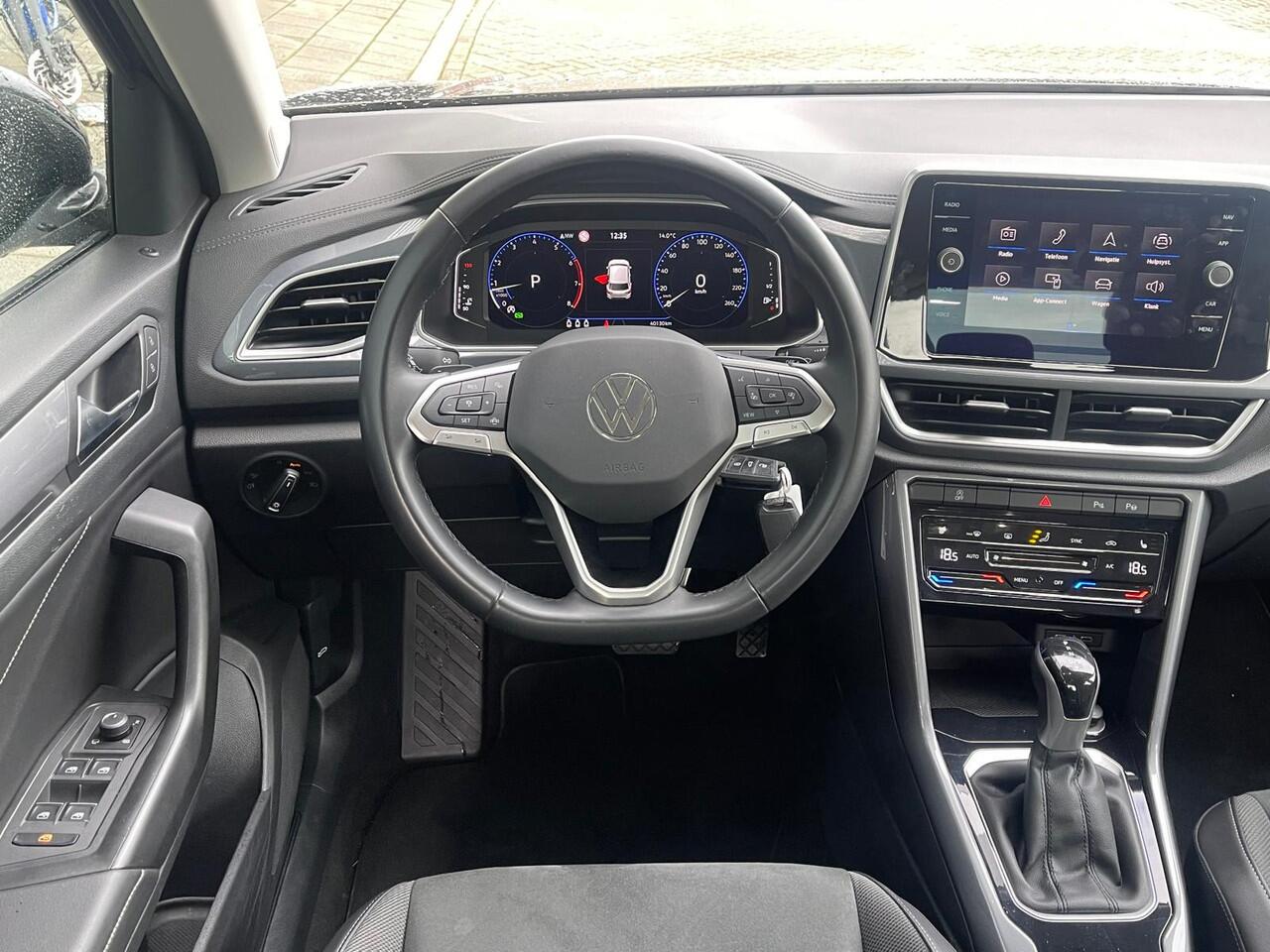 Volkswagen T-Roc 1.5 TSI 150PK DSG Style / Digital Cockpit Pro / Park Assist / App-Connect / 17'' LMV / VW