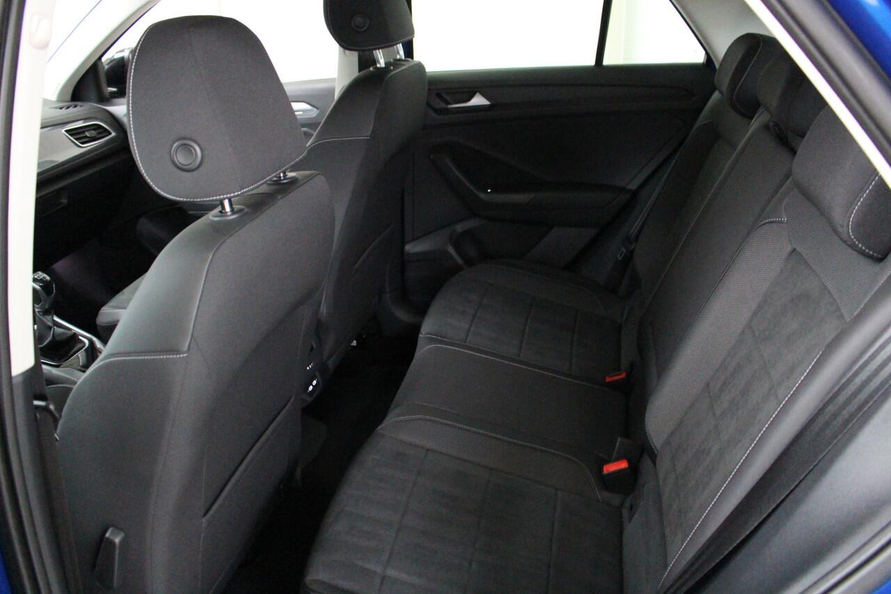 Volkswagen T-Roc 1.0 TSI Style Navigatie | Climate Control | Stoel en stuurverwarming | Standkachel | Parkassist