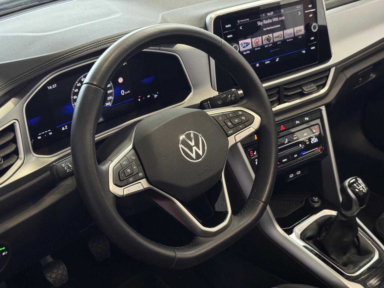 Volkswagen T-Roc Cabrio TSI VIR.COCKPIT CARPLAY NAVI IQ.LED STOEL/STUUR.VERW DAB ADAP.CRUISE 05/2024 "Volkswagen rijden begint bij Topautos.nl - 75 topmodellen direct op voorraad!"