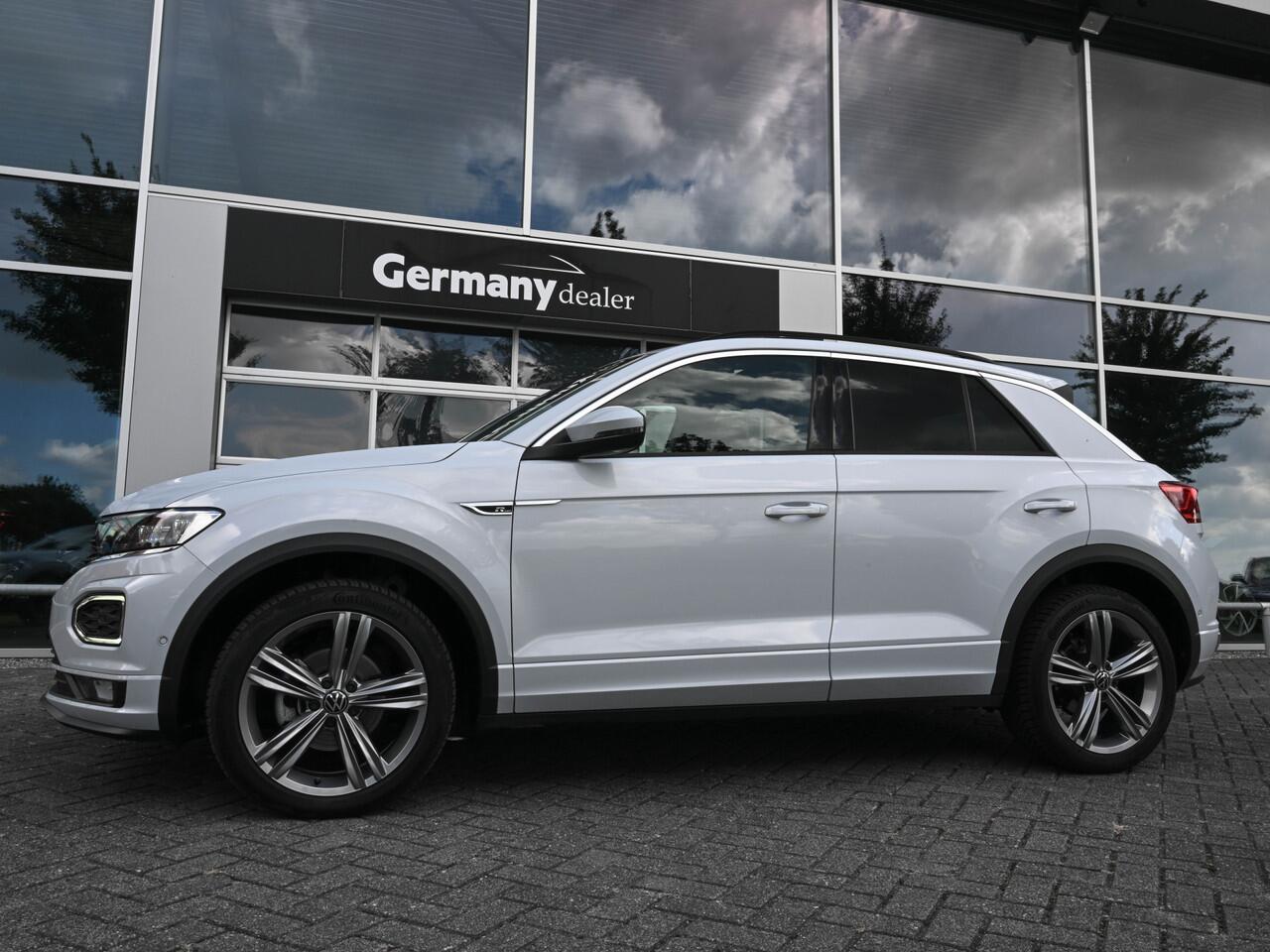 Volkswagen T-Roc 1.5TSI R-Line Pano Keyless ACC Dodehoek Zetels Trekhaak