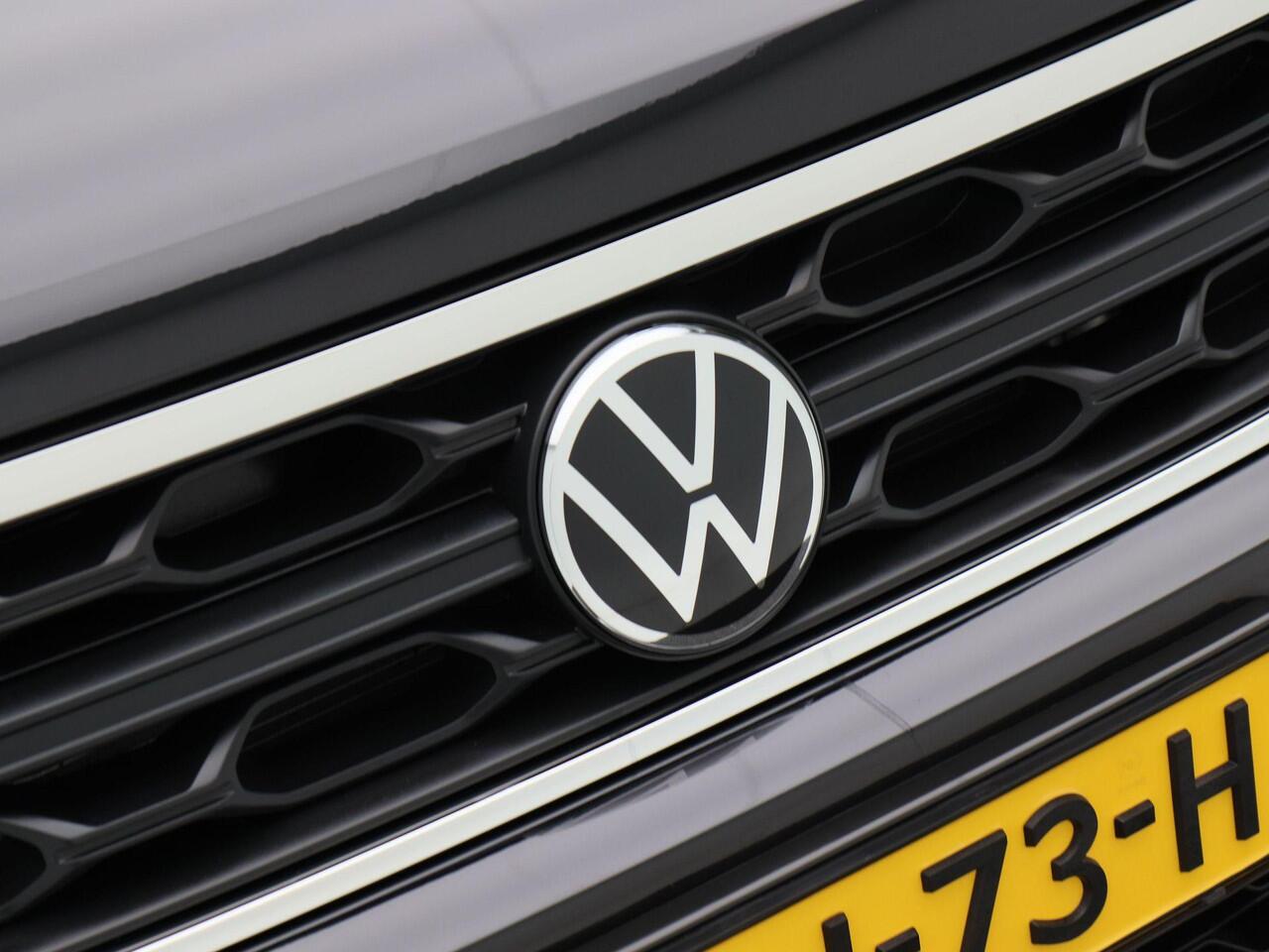 Volkswagen T-Roc 1.5 TSi 150 Pk Automaat Life Edition | Adaptive Cruise | Full LED | Stoel Verwarming | Privacy Glass | Navigatie | Carplay | Camera | 17 Inch | 9.975 Km!!