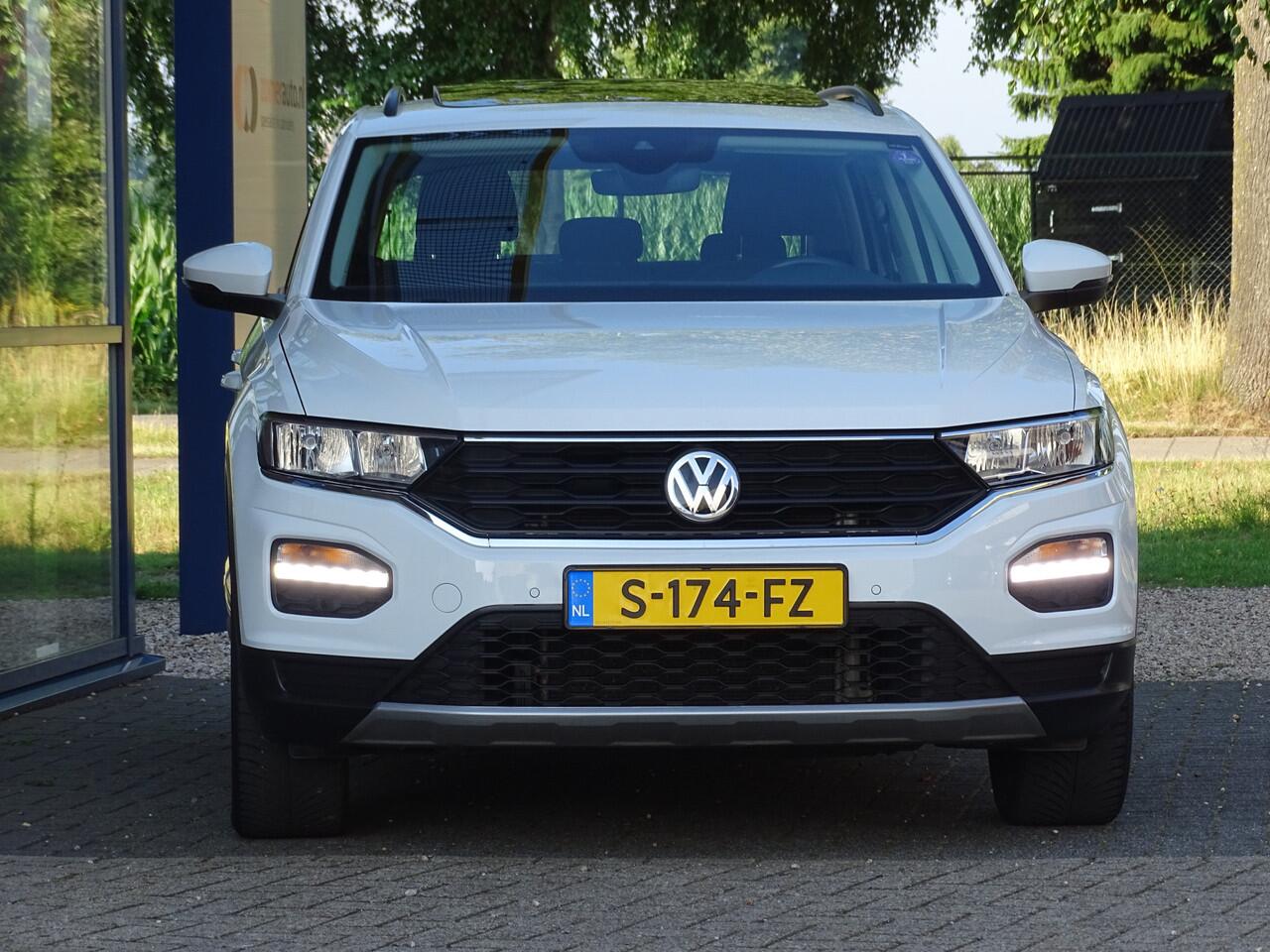 Volkswagen T-Roc 1.0 TSI Style Business Panoramadak Trekhaak