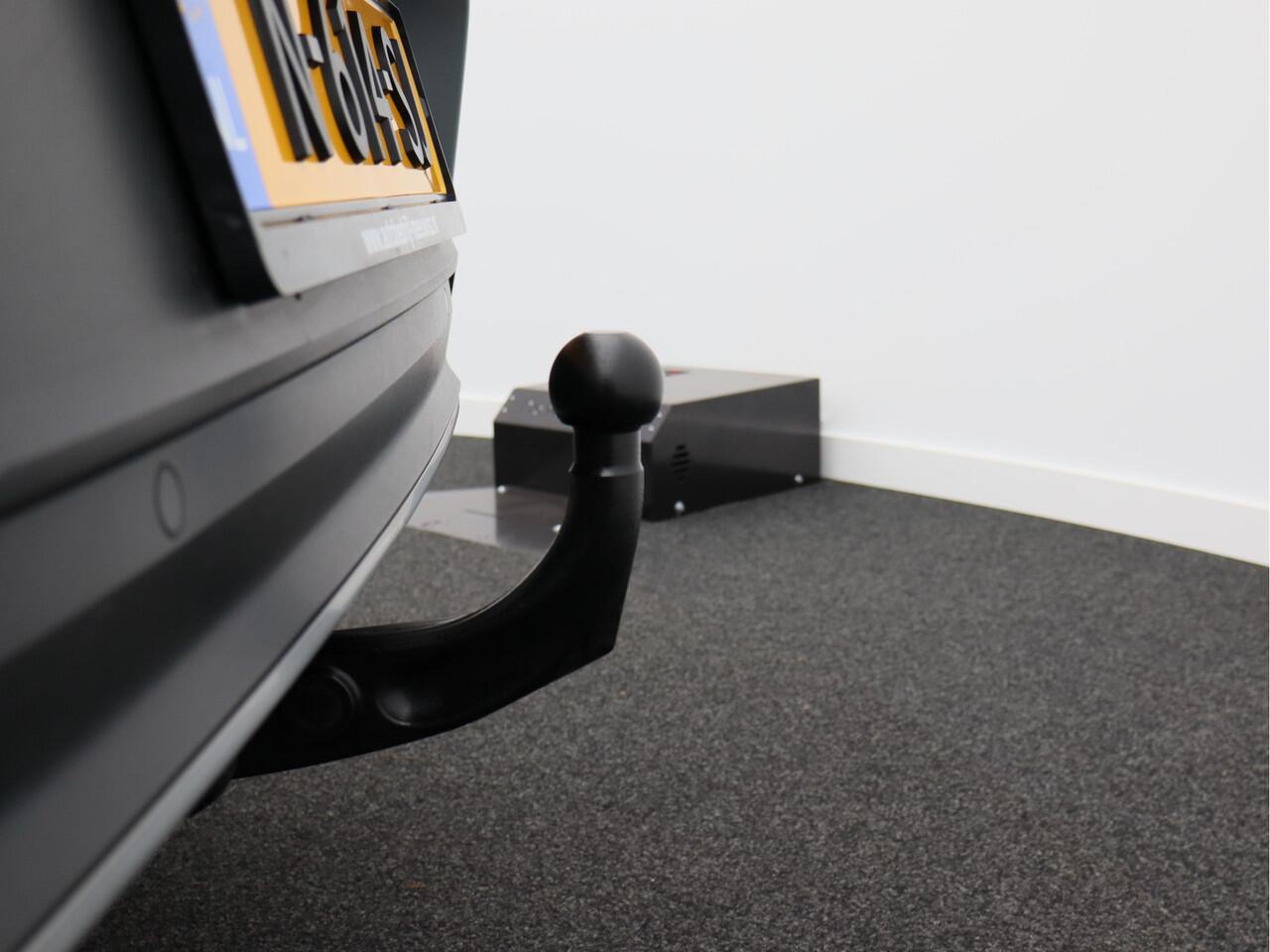 Volkswagen T-Roc 1.0 TSI Style/ lage km/ trekhaak/ zeer mooi!