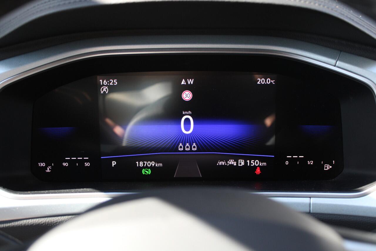 Volkswagen T-Roc 1.5 TSI Life Edition 150pk - ACC - LED - Navi - Stoelverwarming - Blind Spot - Virtual cockpit - Rijklaar