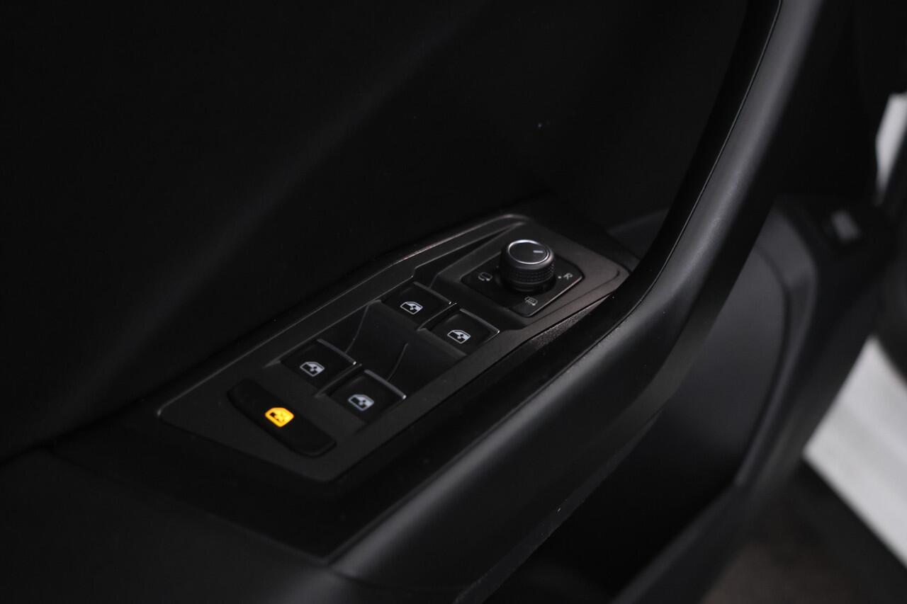 Volkswagen T-Roc 2.0 TDI Sport Automaat, Panorama, Leer, Climate,