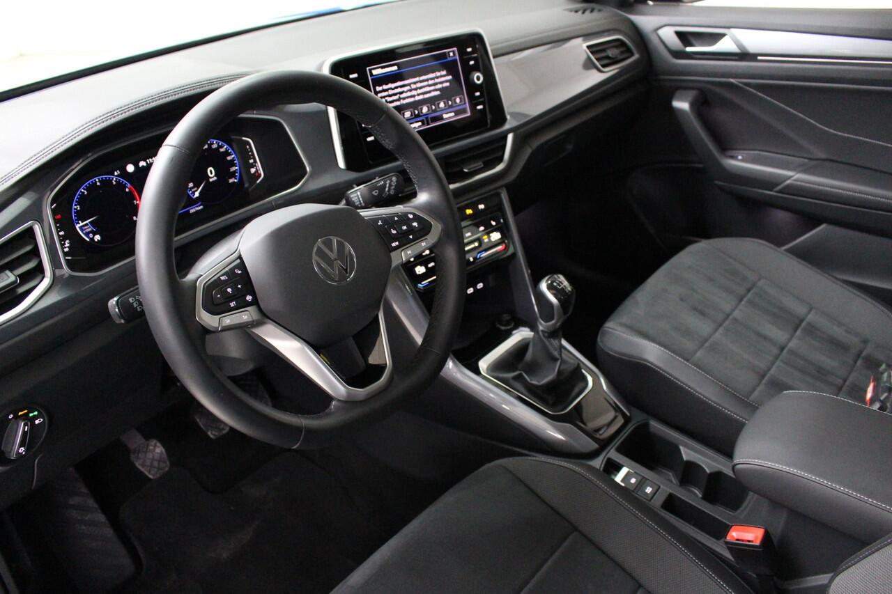 Volkswagen T-Roc 1.0 TSI Style Navigatie | Climate Control | Stoel en stuurverwarming | Standkachel | Parkassist