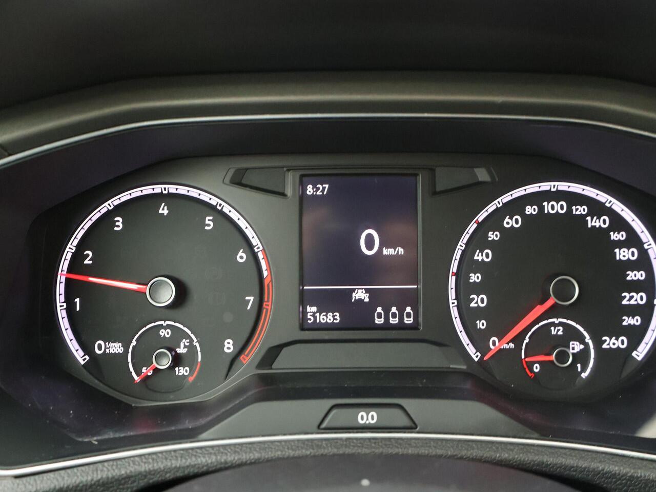 Volkswagen T-Roc 1.0 TSI Style | 110 PK | Achteruitrijcamera | Adaptive cruise control | Apple CarPlay / Android Auto |