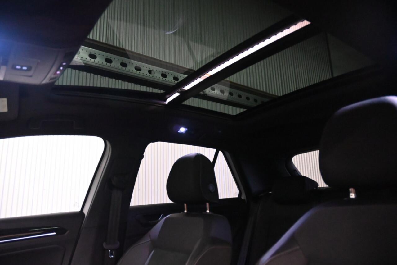 Volkswagen T-Roc 1.5 TSI AUTOMAAT R-Line IQ|PANO|BEATS|TREKHAAK