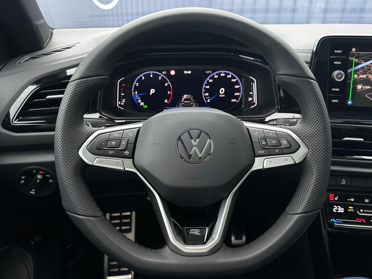 Volkswagen T-Roc 1.5 TSI 150pk DSG R-Line Edition Panoramadak / Demonstratieauto