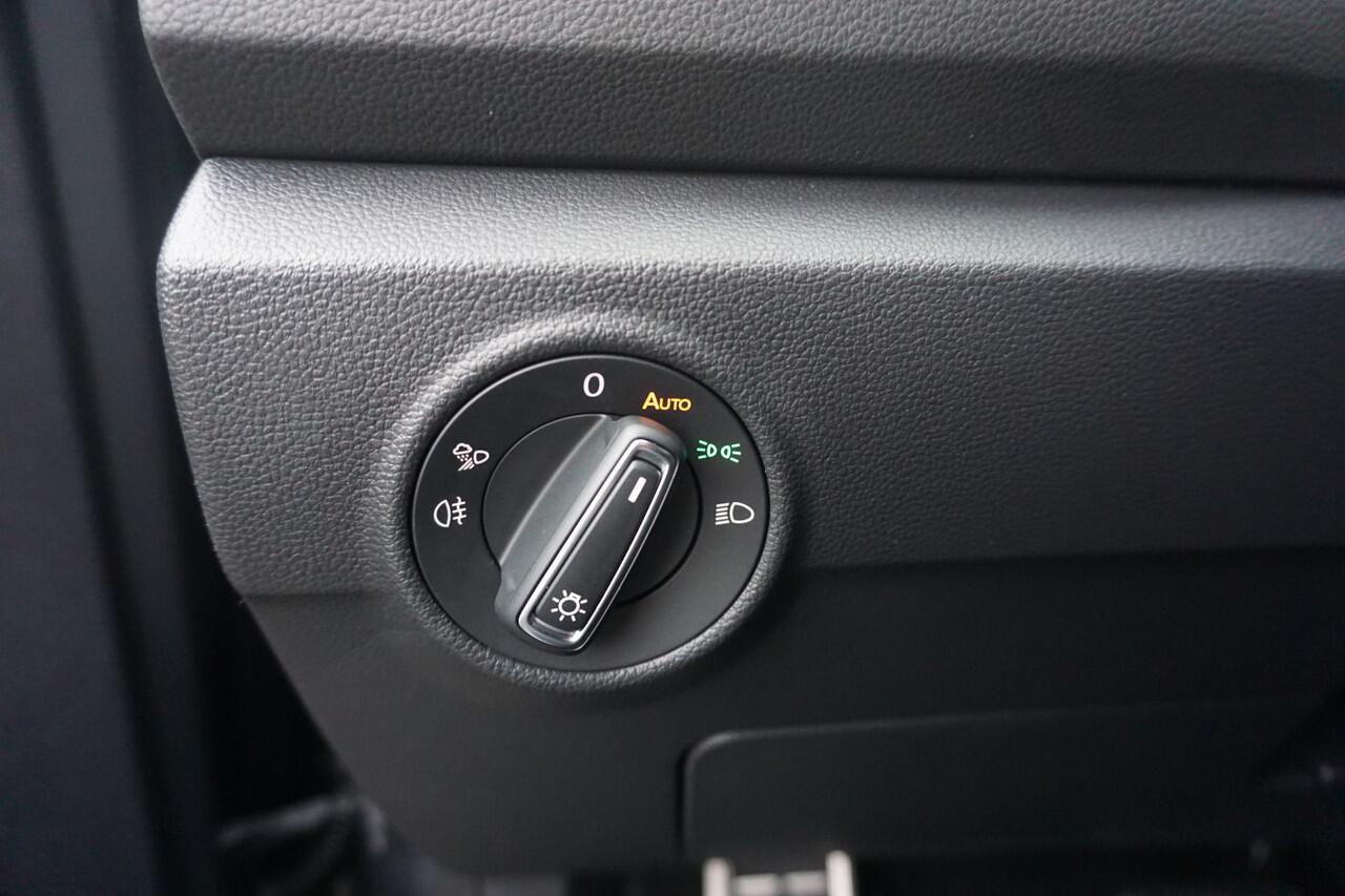 Volkswagen T-Roc 1.5 TSI DSG R-Line PDC | Stoelverw. | Apple Carplay *All in prijs*