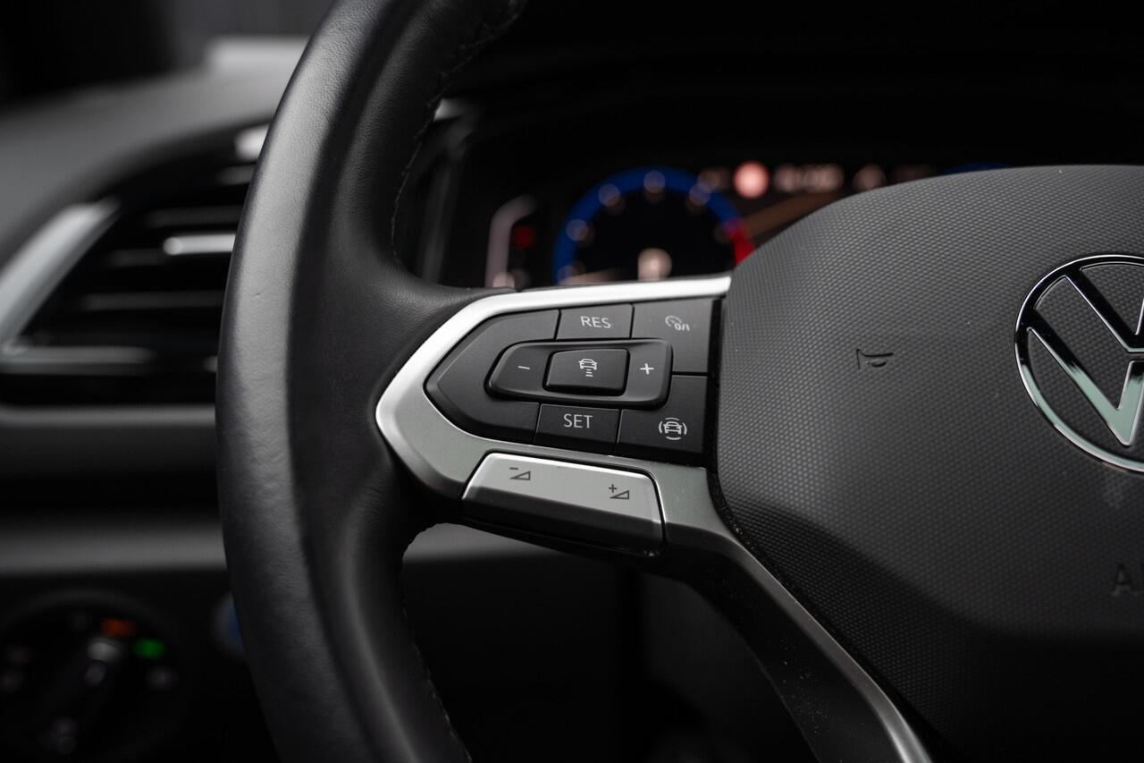 Volkswagen T-Roc 1.5 TSI R-Line 150PK | Virtual | Pano | Keyless | Massage Ergo Active | Camera | Lane & Side Assis | Front Assis | Sfeer | GERESERVEERD