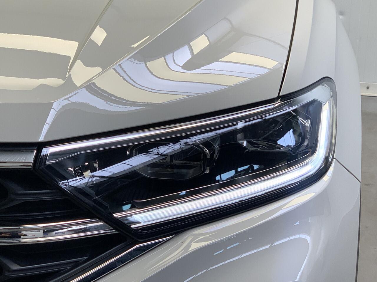 Volkswagen T-Roc 1.5 TSI R-Line 150PK IQ LIGHT-CAMERA-NAVI-ADAPT.CRUISE-LANE ASSIST-PDC-LMV-ECC