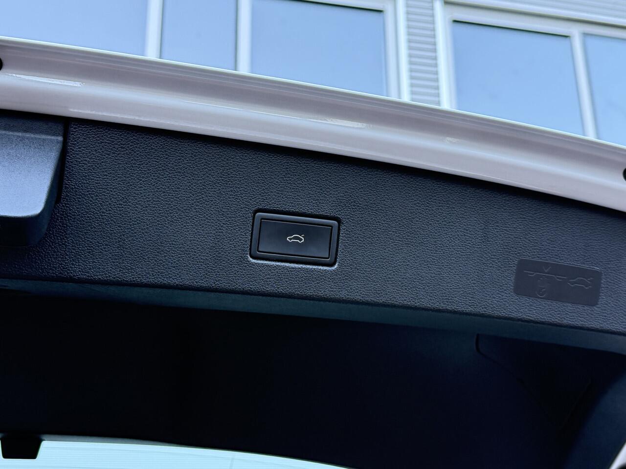 Volkswagen T-Roc 1.5 TSI Style | Camera | Apple Carplay | Trekhaak | IQ Light