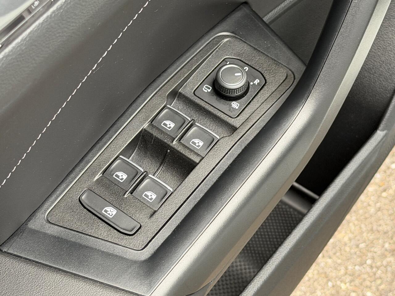 Volkswagen T-Roc 1.5 TSI 150pk DSG Style | Trekhaak | Navi | IQ light | Adapt. Cruise | Rijklaar incl. garantie