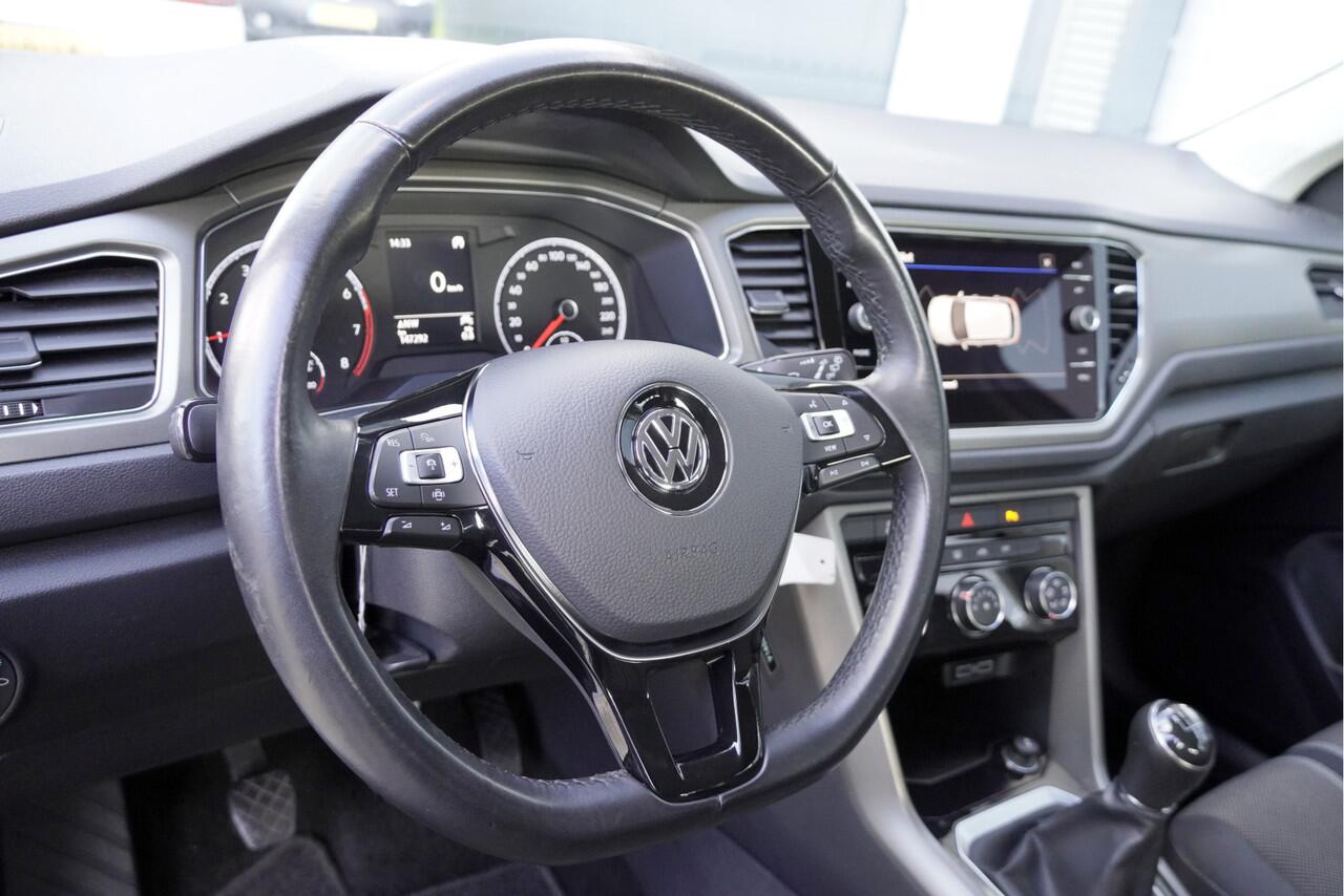 Volkswagen T-Roc 1.0 TSI Style BJ2020 Lmv 16" | Led | Pdc | Navi | App-Connect | Airco | Cruise control | Getint glas
