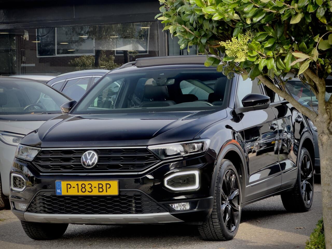 Volkswagen T-Roc 1.5 TSI BLACK-EDITION ACTIE! BETAAL NU 50% 15950 DE REST IN 2JR RENTEVRIJ FINANCIEREN