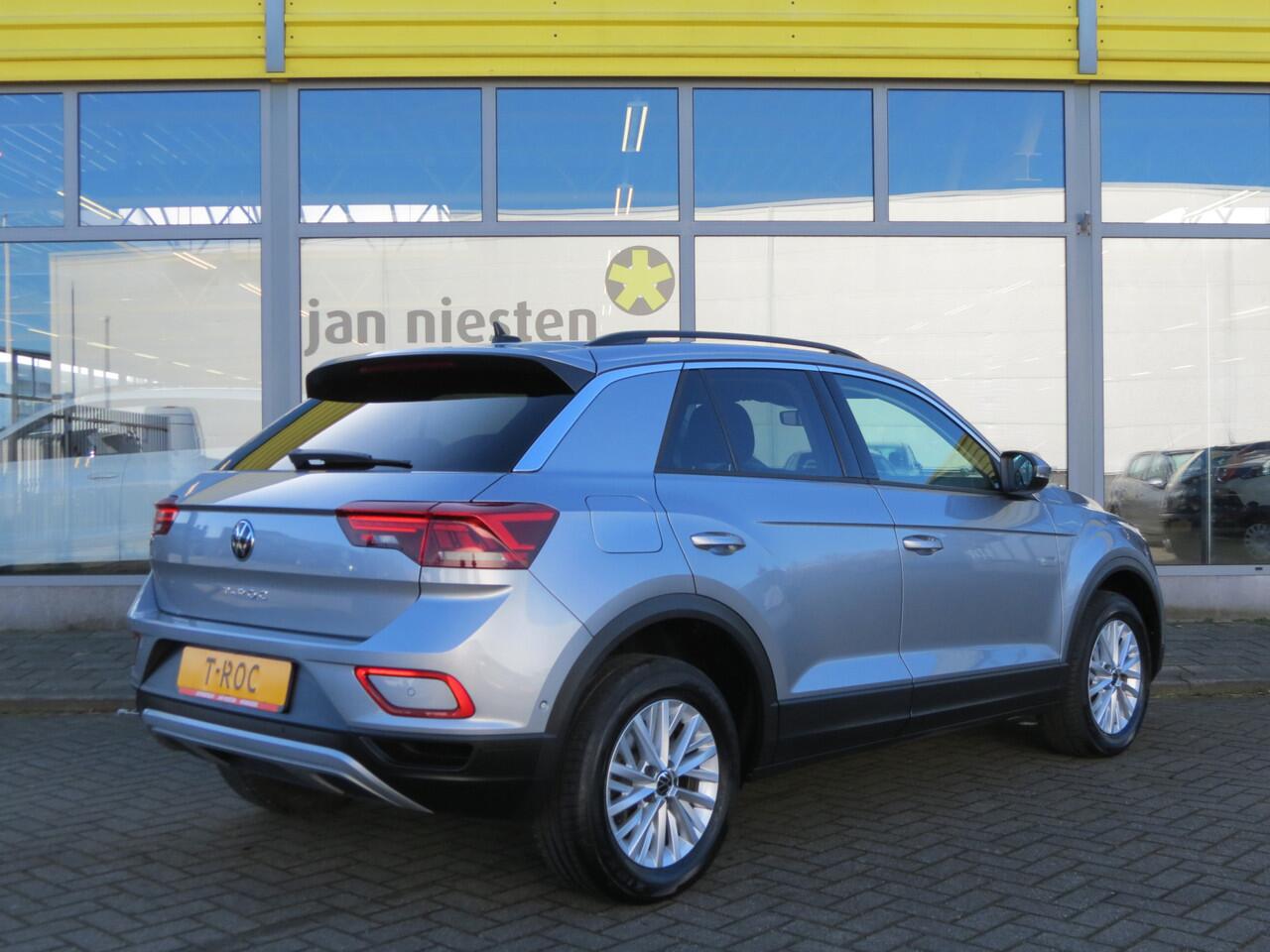 Volkswagen T-Roc 1.0 TSI Life -110pk- | LED | App Connect | Parkeer Assistent | Lane Assist | Climate Control | Rijklaarprijs incl. 1 jaar Bovag garantie