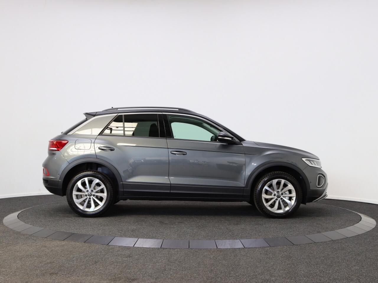 Volkswagen T-Roc 1.5 TSI Life Bns | Private Lease 599,- | Navigatie | Camera | K