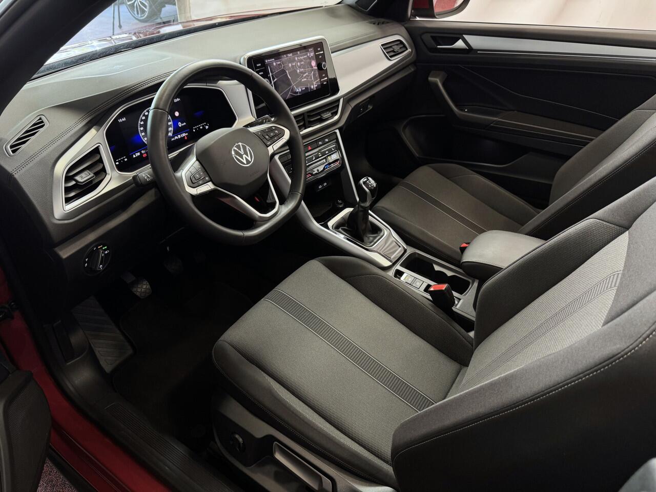 Volkswagen T-Roc Cabrio TSI VIR.COCKPIT CARPLAY NAVI IQ.LED STOEL/STUUR.VERW DAB ADAP.CRUISE 05/2024 ?Top Auto's Wijchen? 170 Nieuwe en bijna nieuwe Auto's met : Benzine / PHEV / Plug in hybrid / Hybrid / Mild hybrid / HEV /Keuze uit R-Line / Style / Life etc