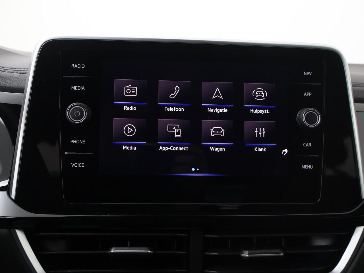 Volkswagen T-Roc 1.5 TSI R-Line | 150 PK | Automaat | Trekhaak | R-Line | Apple Carplay/Android Auto |