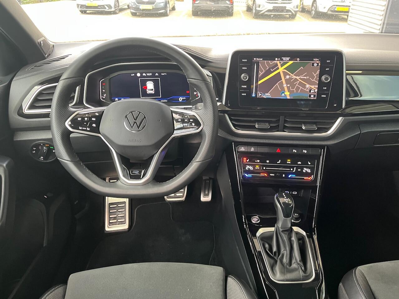 Volkswagen T-Roc 1.5 TSI DSG R-Line / IQ Led / Digitaal dashboard pro / Stand kachel / 19'' LMV