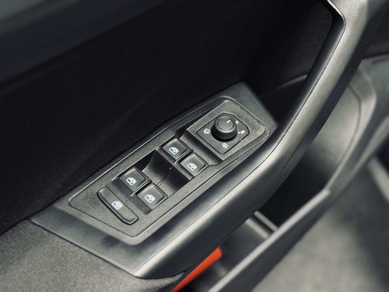 Volkswagen T-Roc 1.5 TSI Oranje Edition | NAP | IQ | Navi