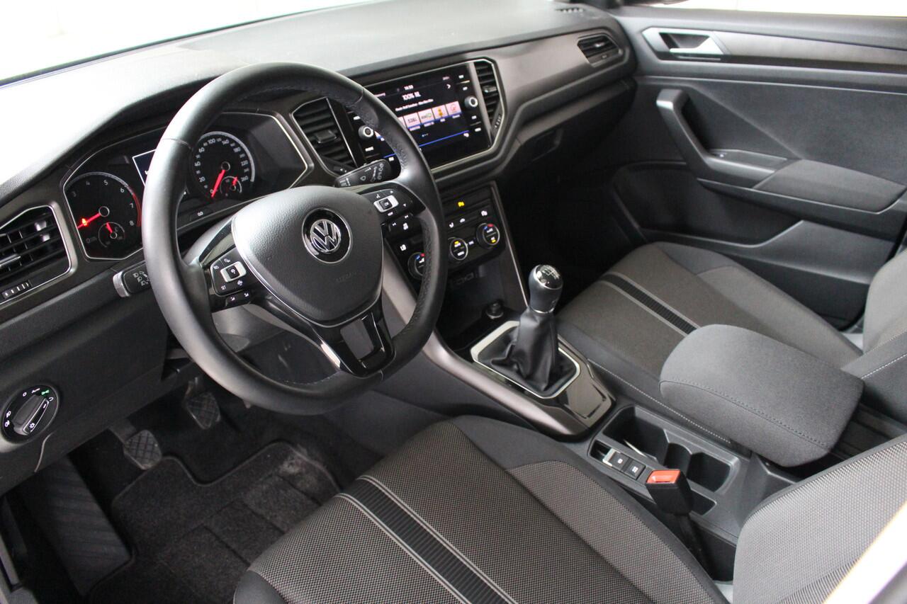 Volkswagen T-Roc 1.5 TSI Style Navigatie | Inklapbare spiegels | Climate Control | Privacy Glass