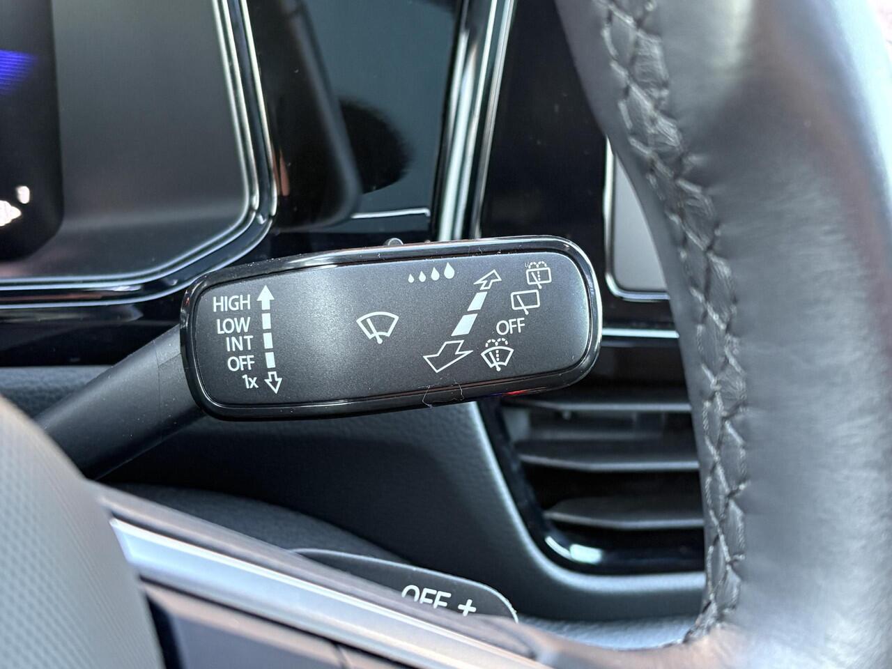 Volkswagen T-Roc 1.5 TSI OPF DSG R-Line | Pano |