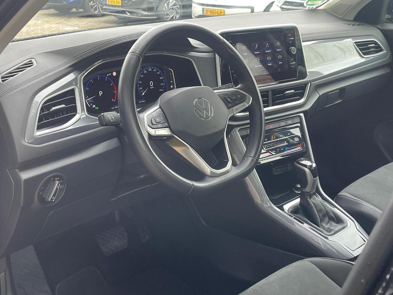 Volkswagen T-Roc 1.5 TSI 150PK DSG Style / Digital Cockpit Pro / Park Assist / App-Connect / 17'' LMV / VW