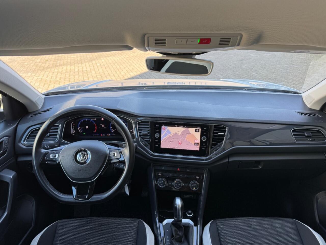 Volkswagen T-Roc 1.5 TSI SPORT DSG 150pk ACC Trekhaak Navi Virtual cockpit Carp