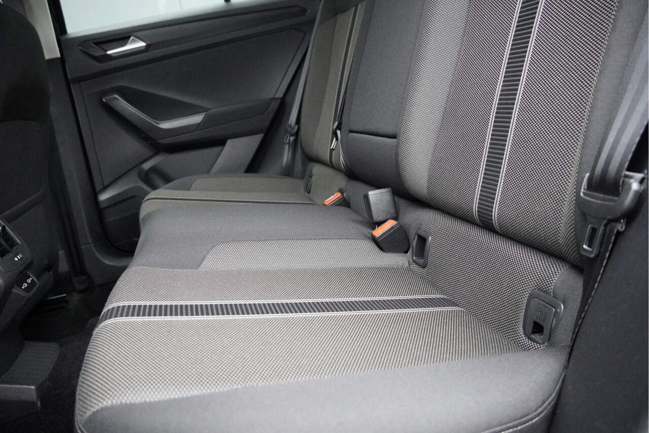 Volkswagen T-Roc 1.0 TSI Style Business BJ2020 Lmv 16" | Led | Pdc | Navi | Elek. achterklep | App-Connect | Virtual cockpit | Climate control | Cruise control | Extra getint glas
