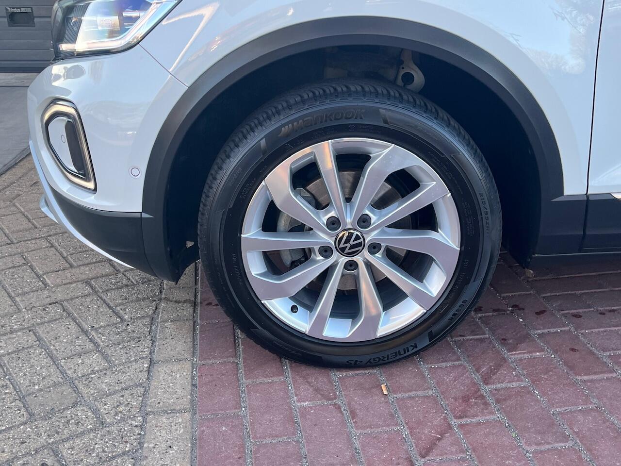 Volkswagen T-Roc 1.5 TSI 150PK DSG Style / Panorama dak / IQ Led / Virtual cockpit pro / App-connect / Stoelverwarming voorzijde / 17'' LMV