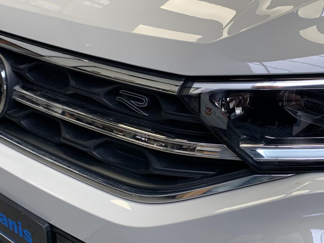 Volkswagen T-Roc 1.5 TSI R-Line 150PK IQ LIGHT-CAMERA-NAVI-ADAPT.CRUISE-LANE ASSIST-PDC-LMV-ECC