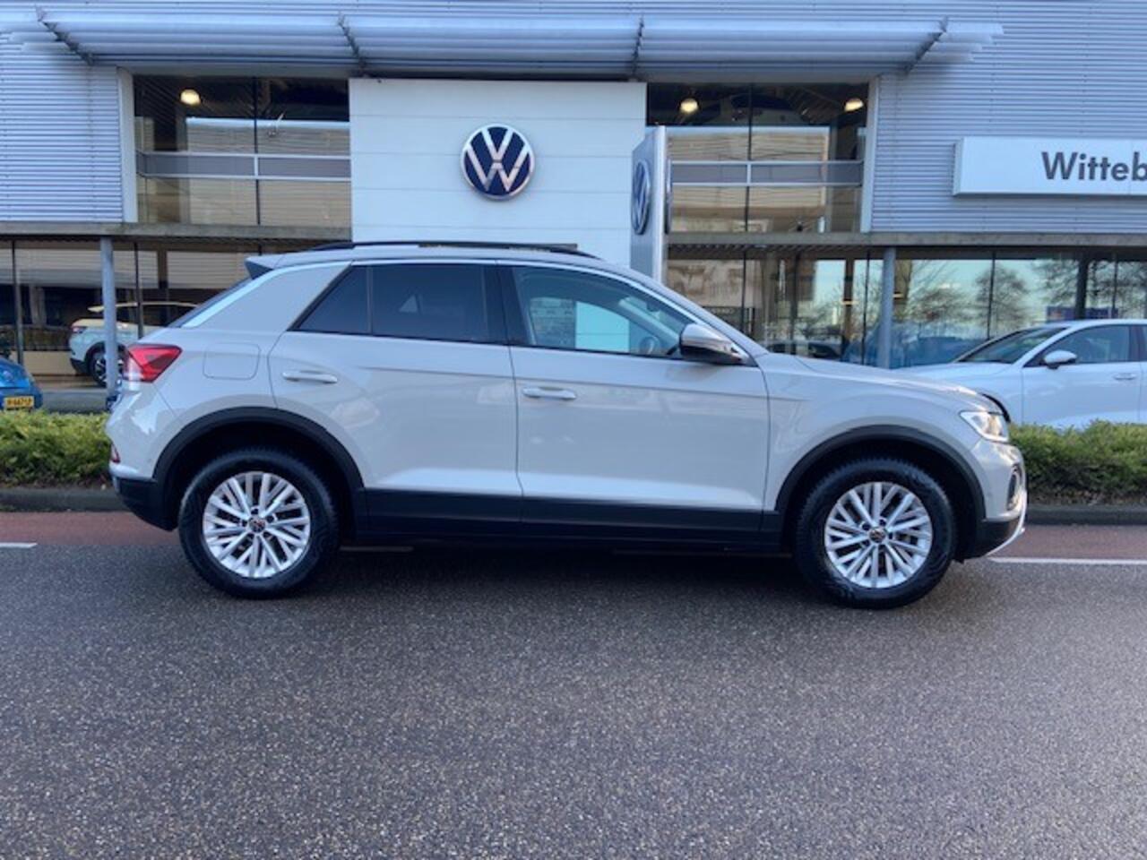 Volkswagen T-Roc 1.0 TSI 110PK Life / App. connect / DAB+ / LED / Parkeersensoren V+A / 16" LMV
